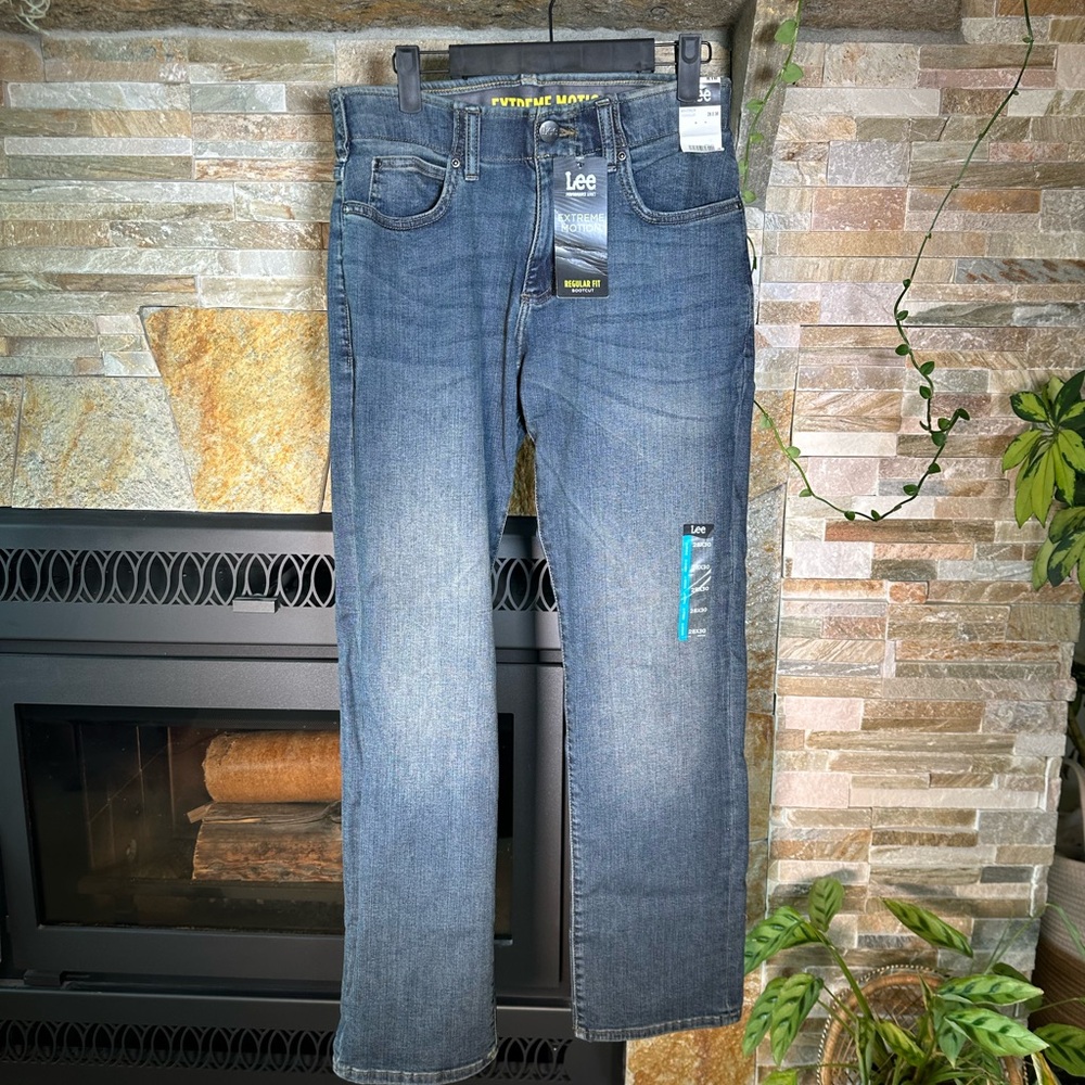 NWT Lee Extreme Motion Regular Fit Bootcut Maverick Jeans - 28/30